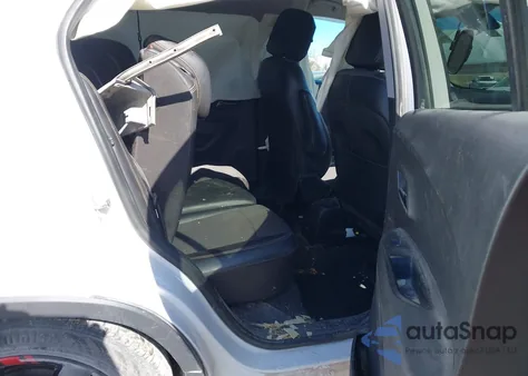 2019 Chevrolet Trax Lt z USA, uszkodzony, nr VIN 3GNCJLSB7KL387816